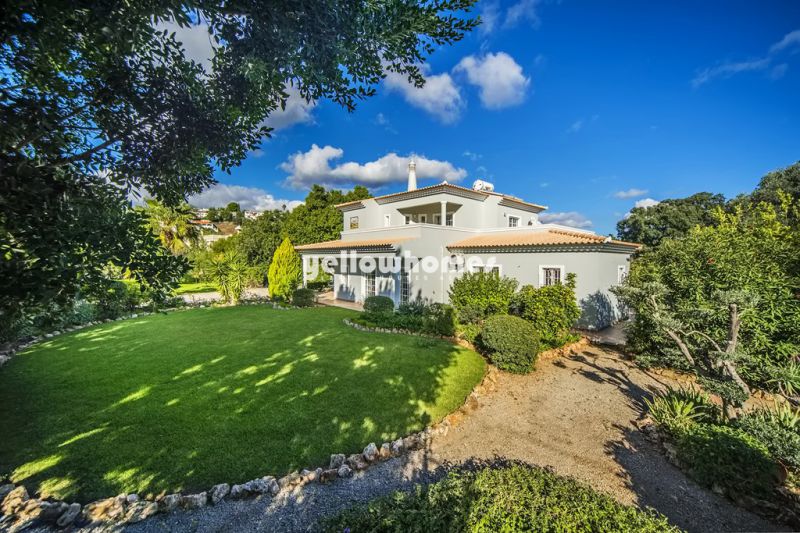 Beautiful and classical style 5 bedroom villa with salt water pool near São Bras